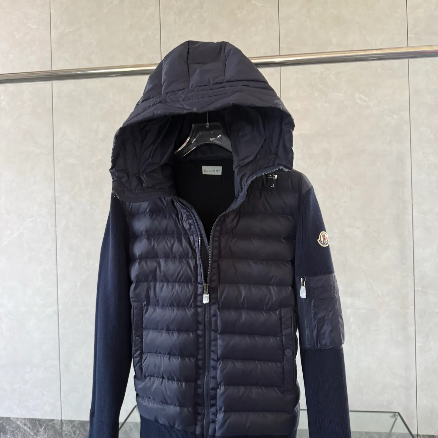 Moncler Classic ， ， 。 ， 。 nylon léger brillant Size : 1·6 Black Black Dark Blue 👉